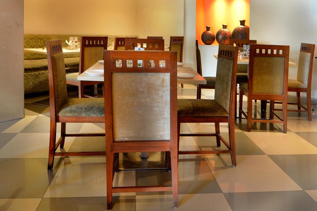 Oyo 795 Saranggi Boutique Hotel Хидерабад Екстериор снимка